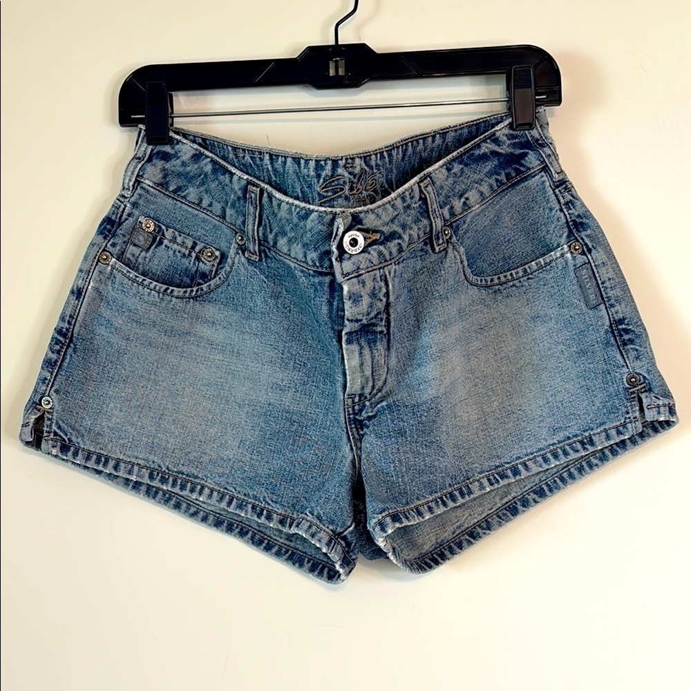 SILVER JEANS Blue Jean Shorts Classic Summer Style